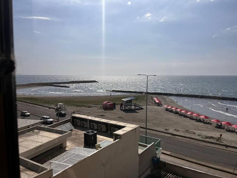 Vista A La Playa Del Cabrero *