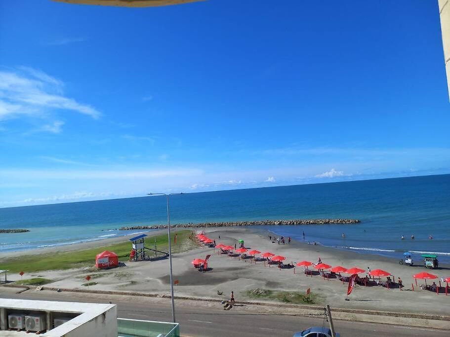 Vista A La Playa Del Cabrero