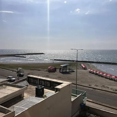 Vista A La Playa Del Cabrero *